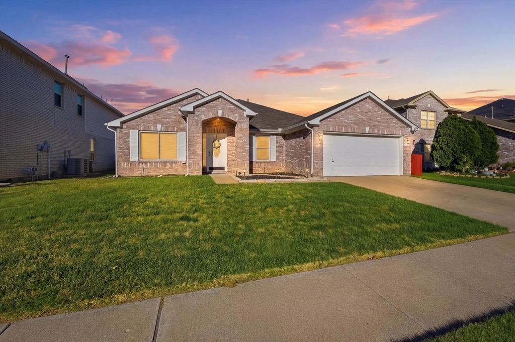 5629 Meadows Way, North Richland Hills