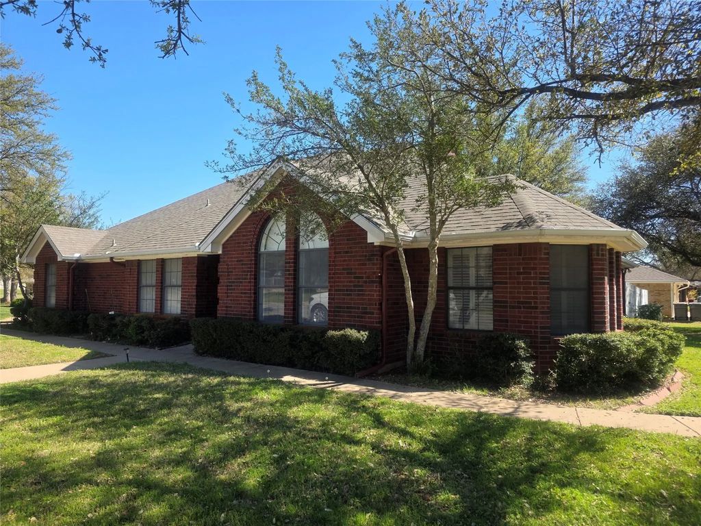 1404 Roanoake Drive, Graham