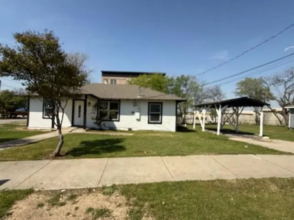 9021 3rd Street, Frisco