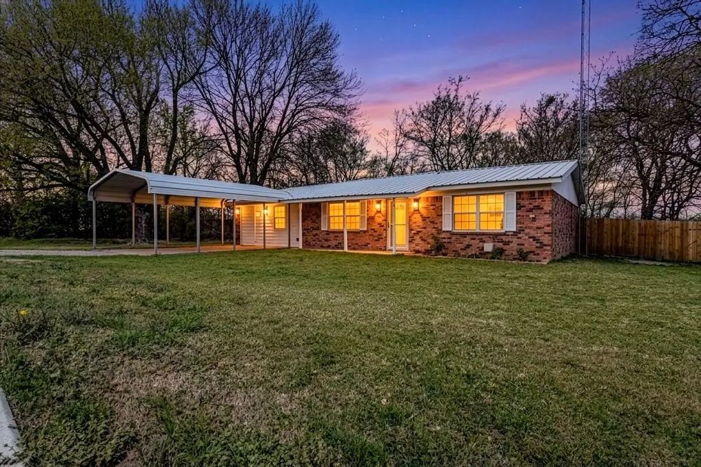 265 S Fm 271, Bonham