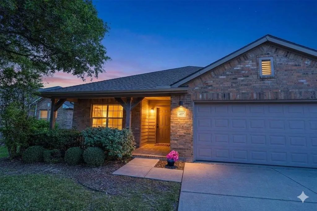 437 Sandy Creek Drive, Fort Worth