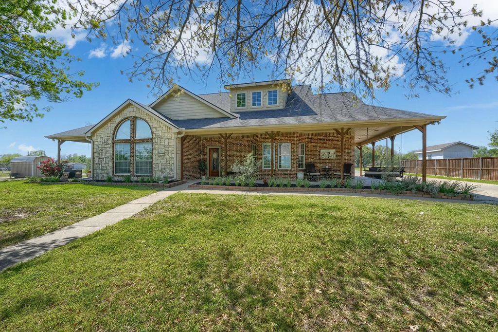 105 N Jones Street, Royse City