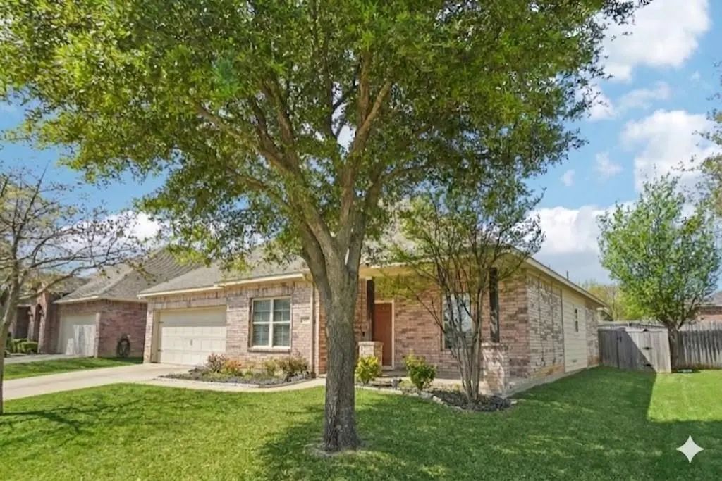 308 Sheridan Road, Oak Point