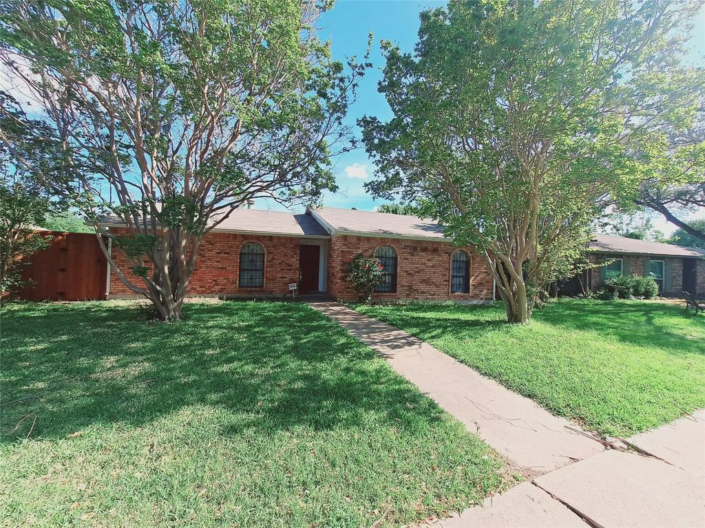 3726 Red Oak Drive, Garland