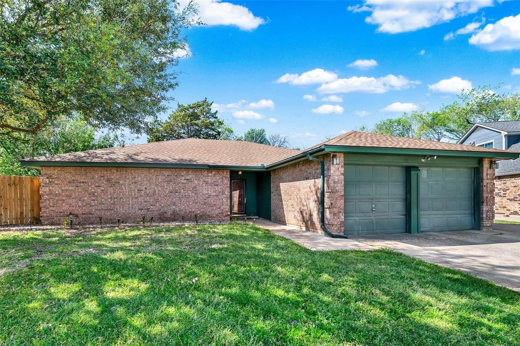 4106 Whitman Lane, Grand Prairie