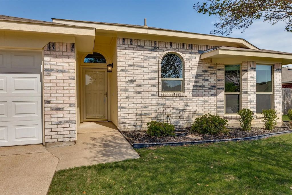 7317 Royal Oak Drive, Benbrook