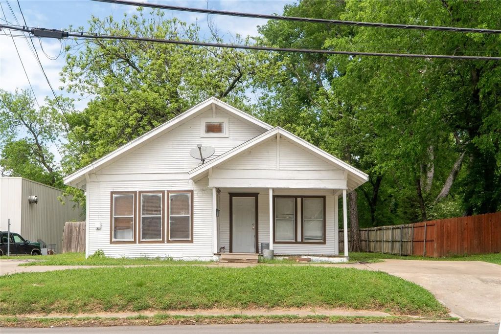 1810 Live Oak Street, Commerce