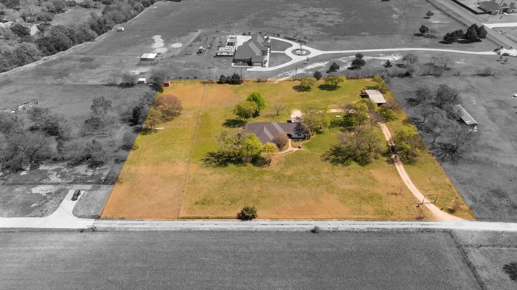 407 Locust Drive, Oak Leaf