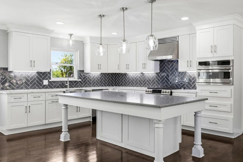 1636 W Red Bird Lane, Dallas