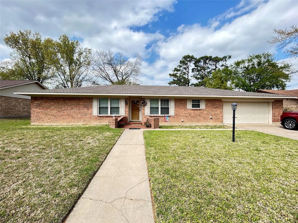 517 Junell Street, Sulphur Springs