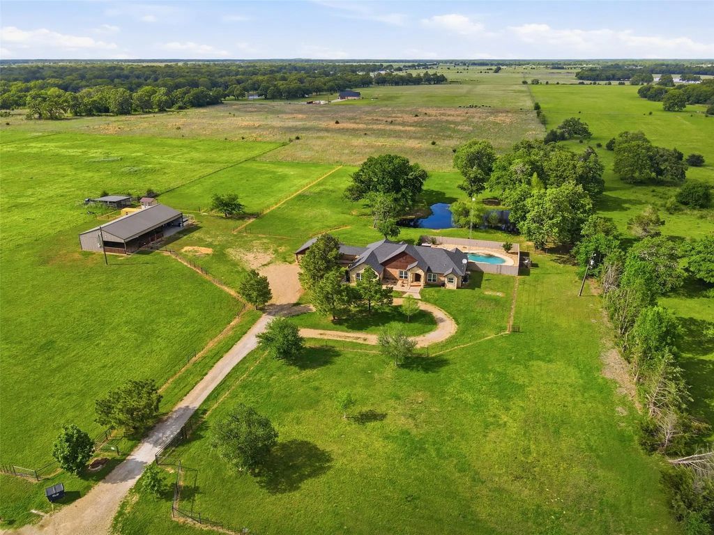 4490 County Road 2615, Bonham