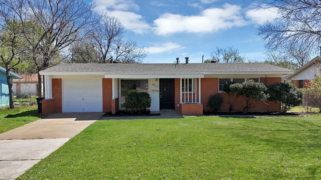 1617 Grantland Circle, Fort Worth