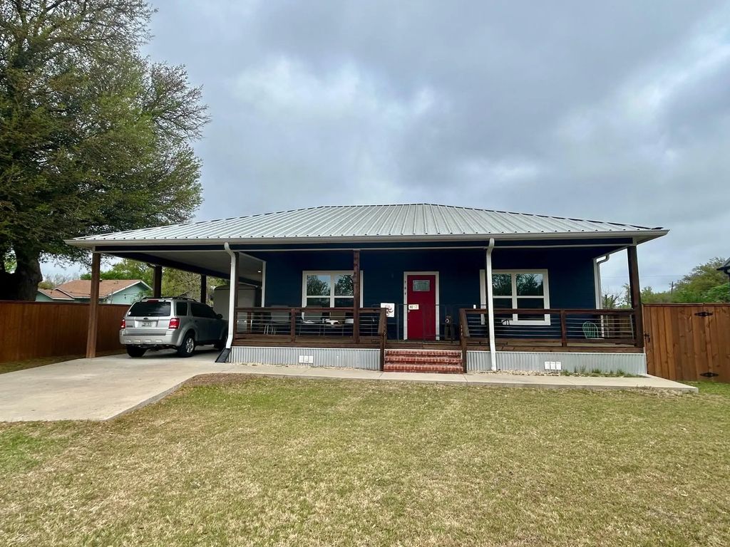 727 E Liberty, Mexia