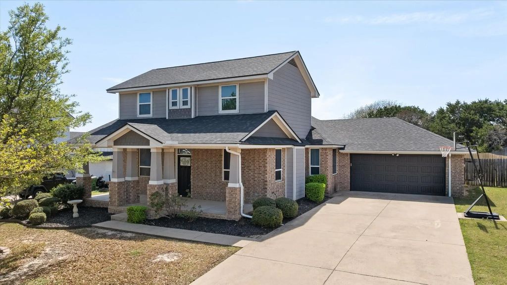 119 Camelot Street, Glen Rose