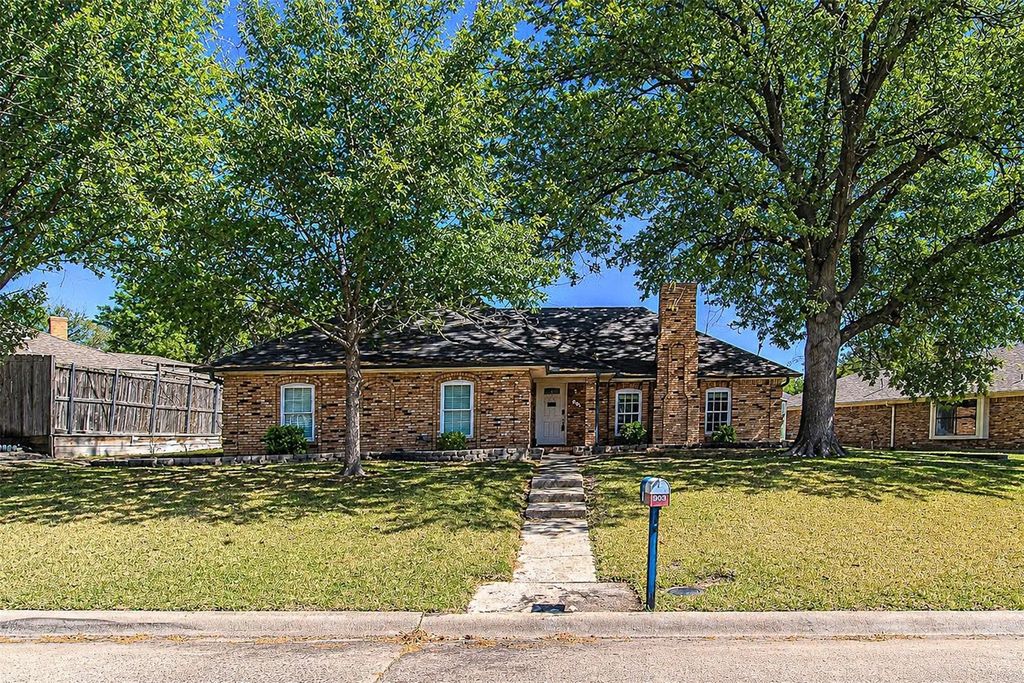 903 Village Green Drive, Rockwall