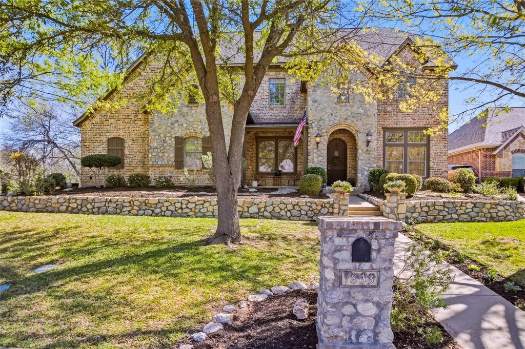 1833 Southpark Drive, Arlington