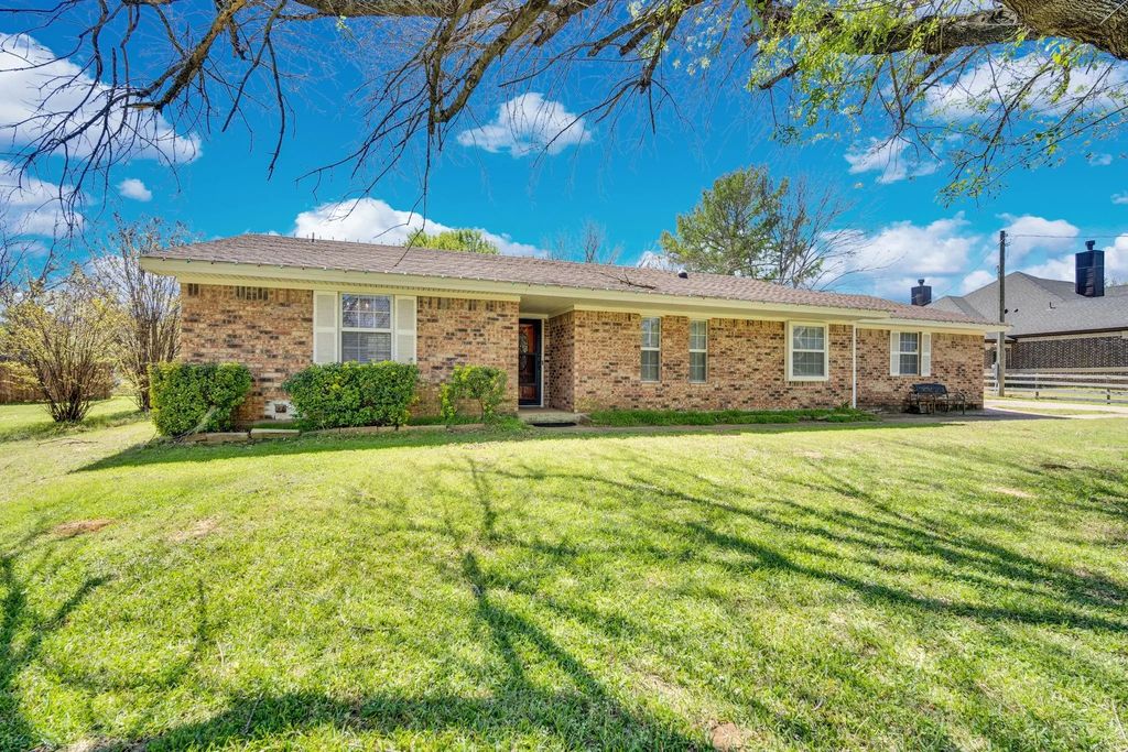 114 Jean Lane, Burleson