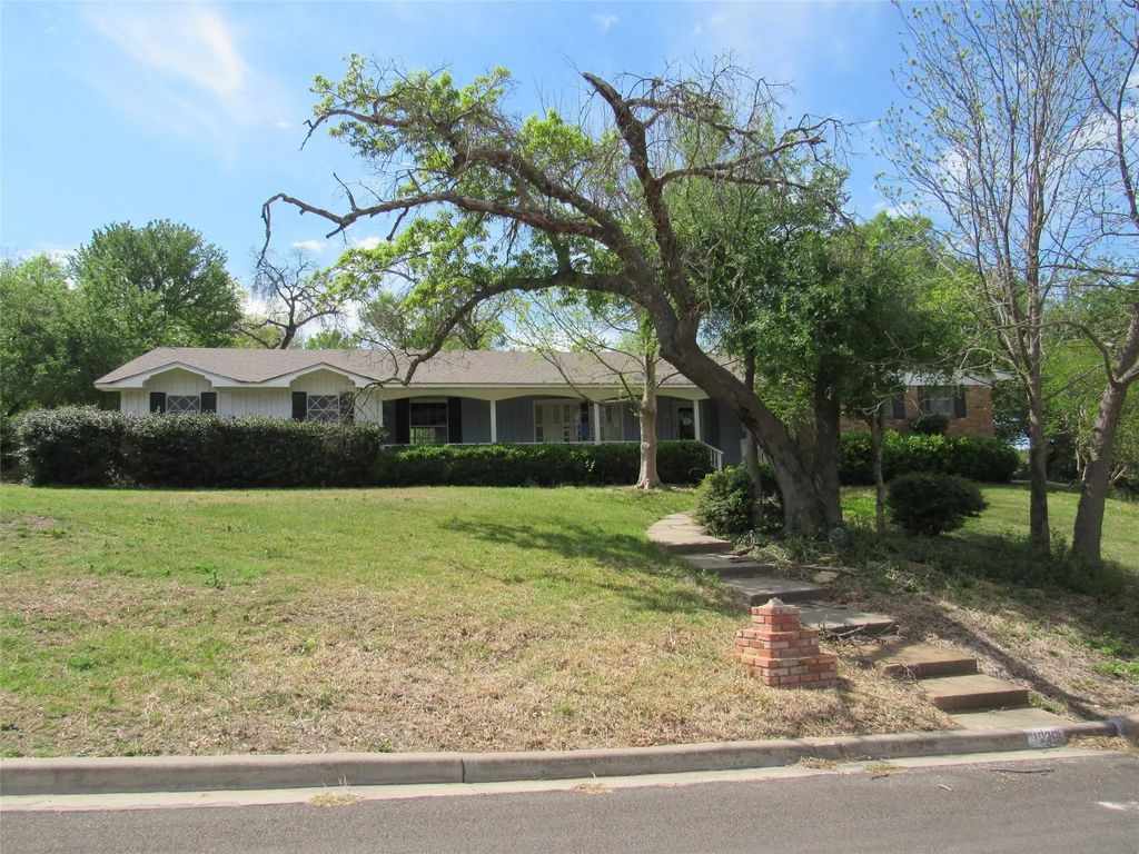 1026 Bob O Link Drive, Woodway