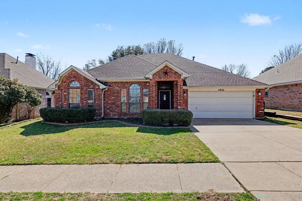 6804 Greenleaf Drive, North Richland Hills