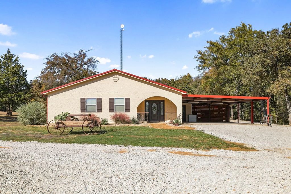 595 Navajo Road, Whitesboro