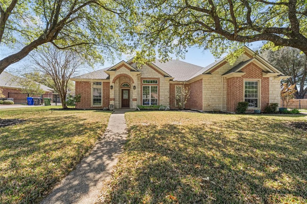 202 Daybreak Way, Waco