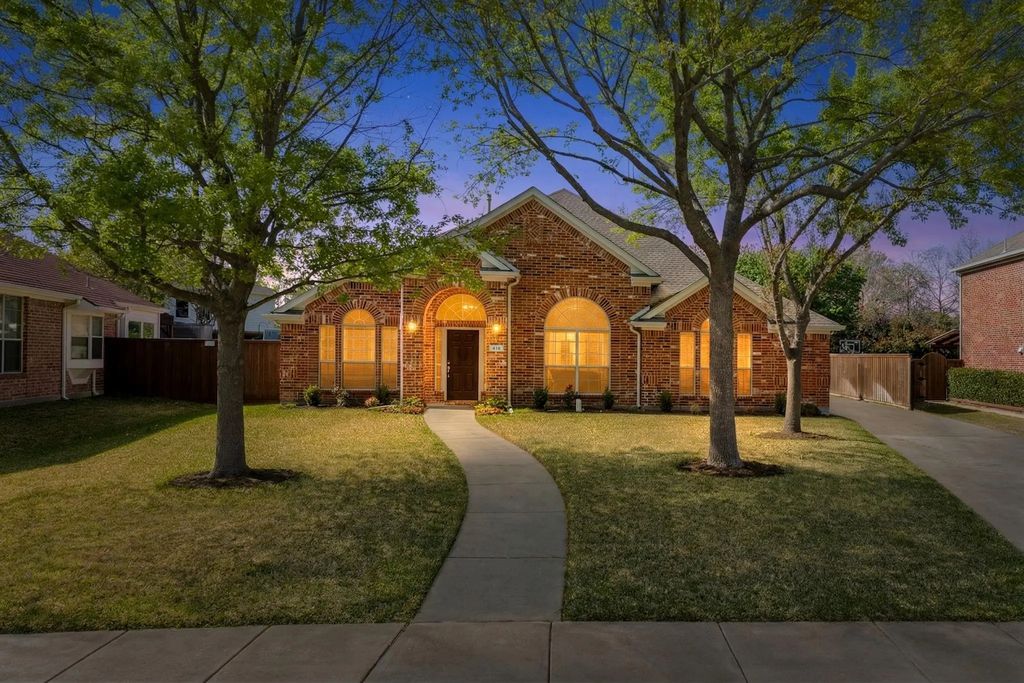416 Love Bird Lane, Murphy