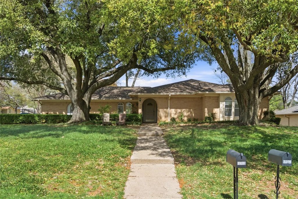 2326 Forest Hills Road, Grapevine