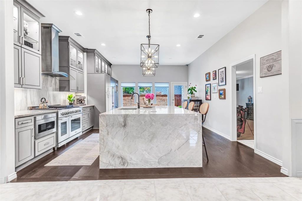 5607 Twin Brooks, Dallas