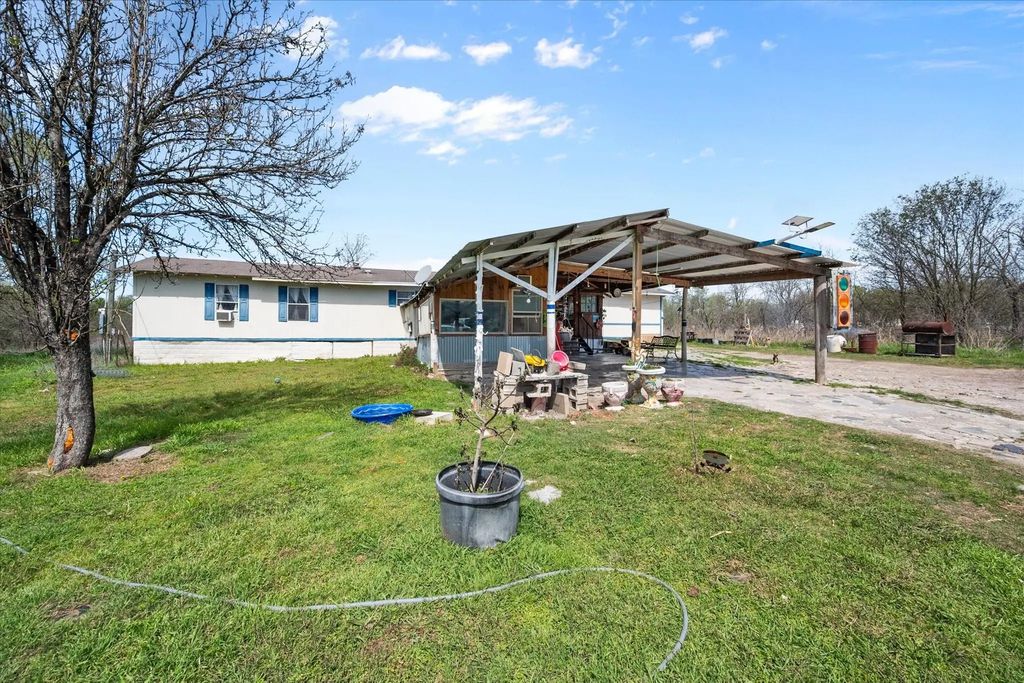 2135 County Road 0025, Corsicana
