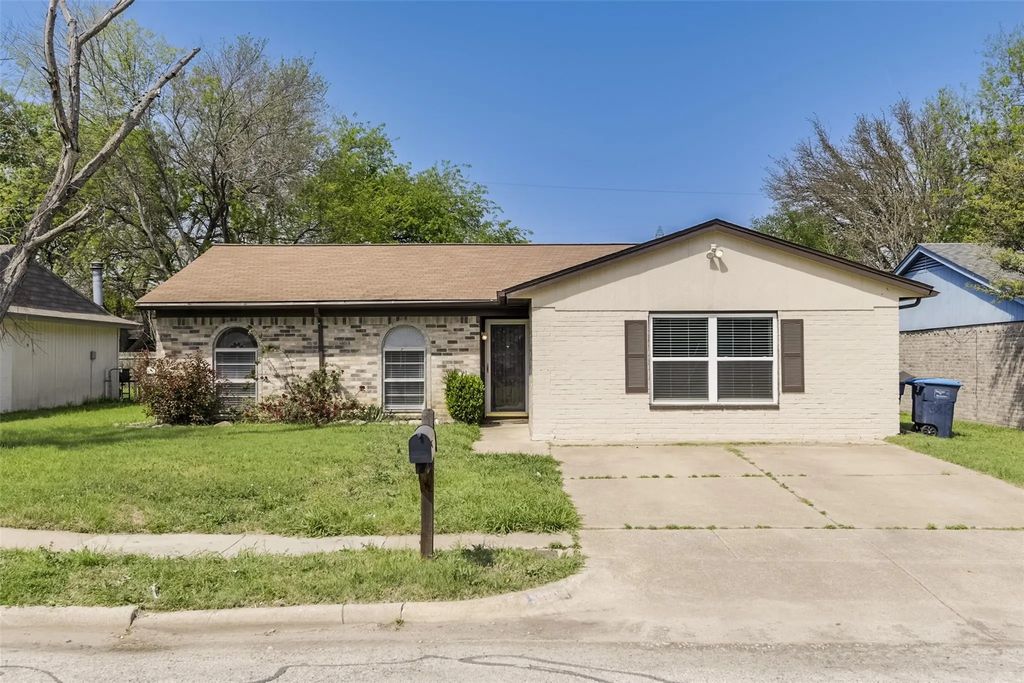 3813 Arnold Drive, Fort Worth