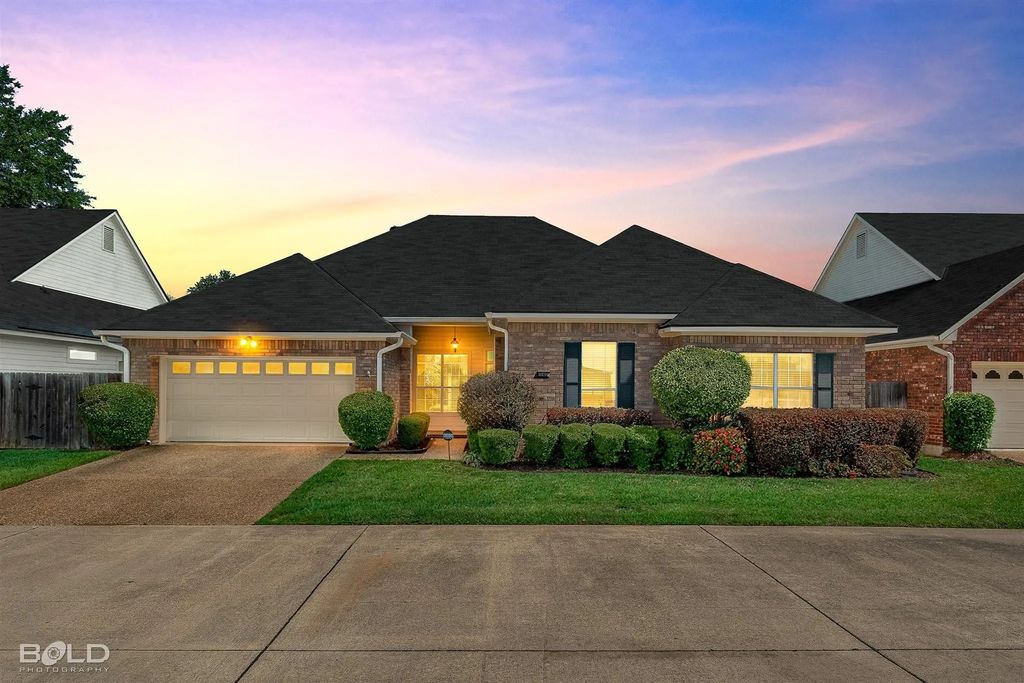 142 Maximilian Lane, Shreveport