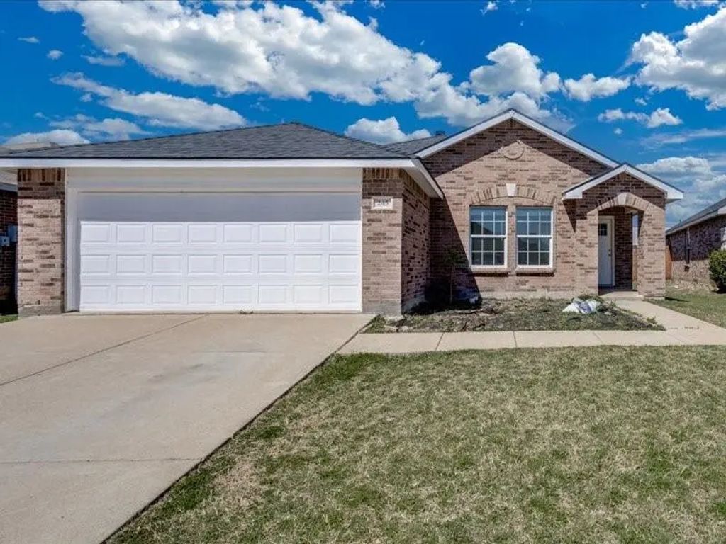 245 Silver Lake Trail, Fort Worth