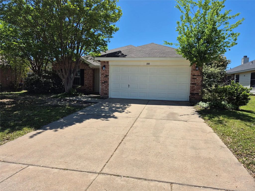 1001 Rock Springs Drive, Burleson