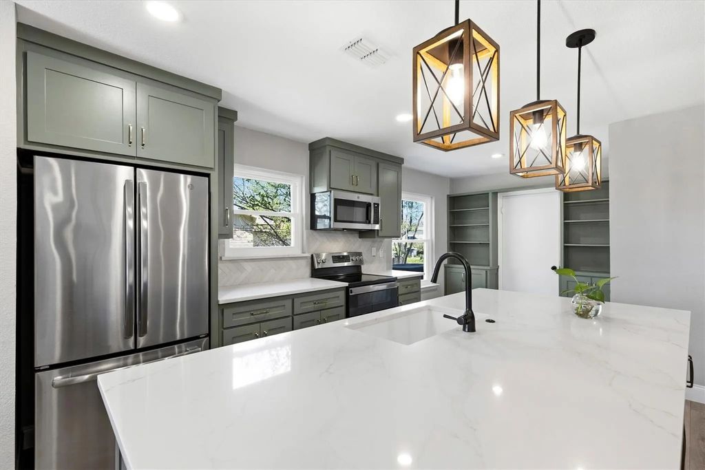 306 Amoret Circle, Anna