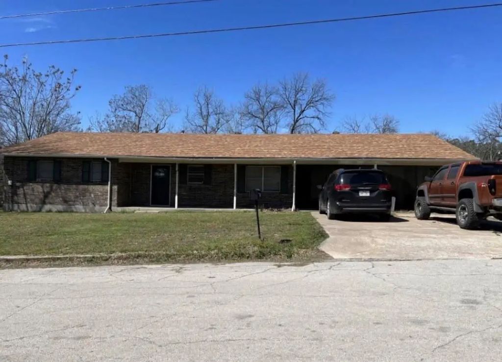 809 N Travis Street, Comanche