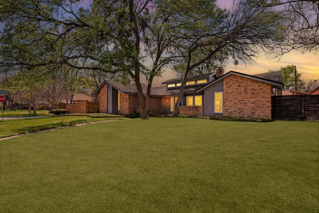 2200 Rockbrook Court, Arlington