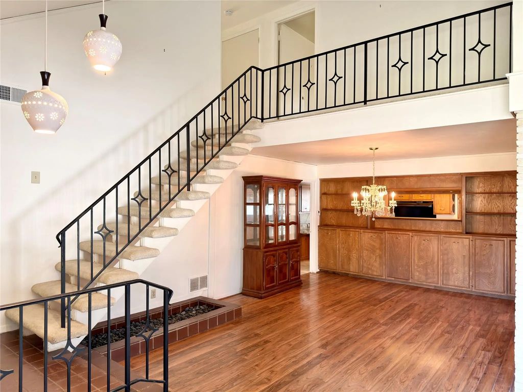 1102 N Edwards Court, Irving