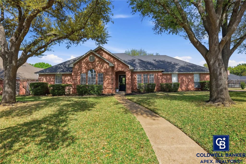 703 Brandon Drive, Cleburne