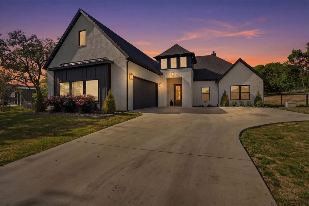 305 Glade Valley Road, Azle