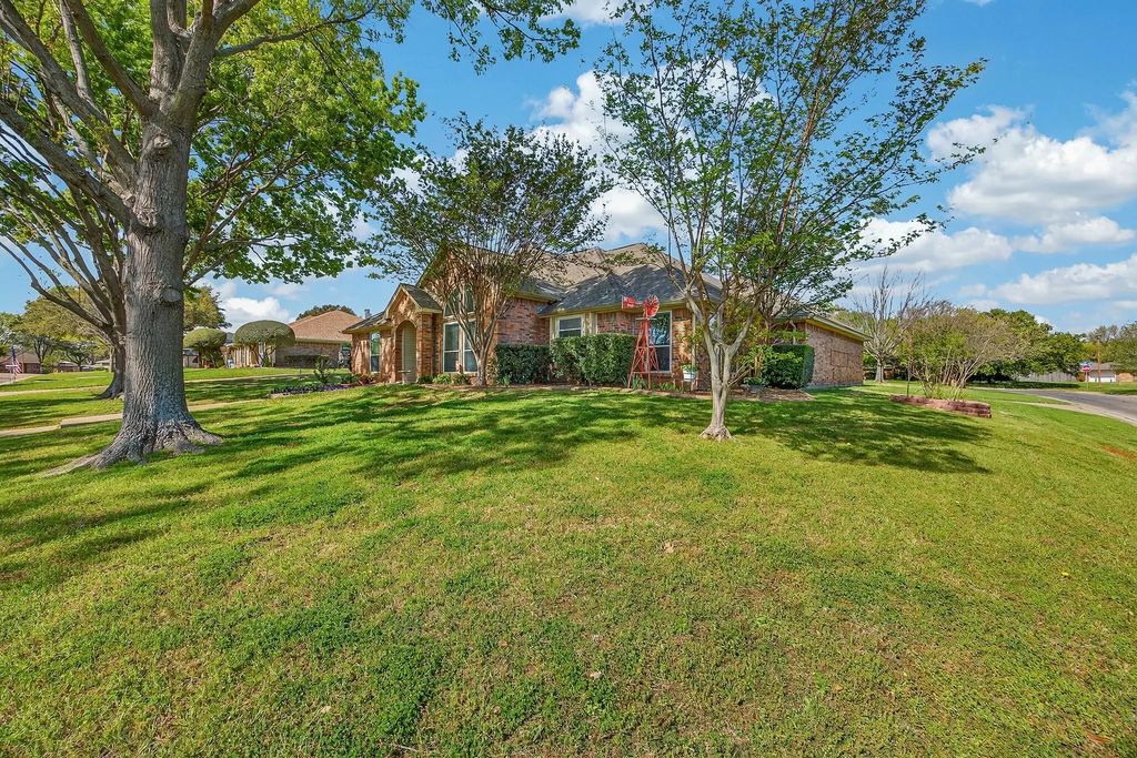 301 Raintree Drive, Highland Village