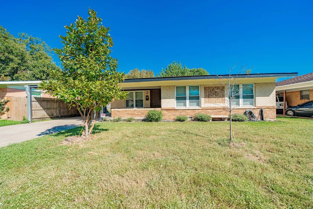 1802 Las Cruces Lane, Dallas