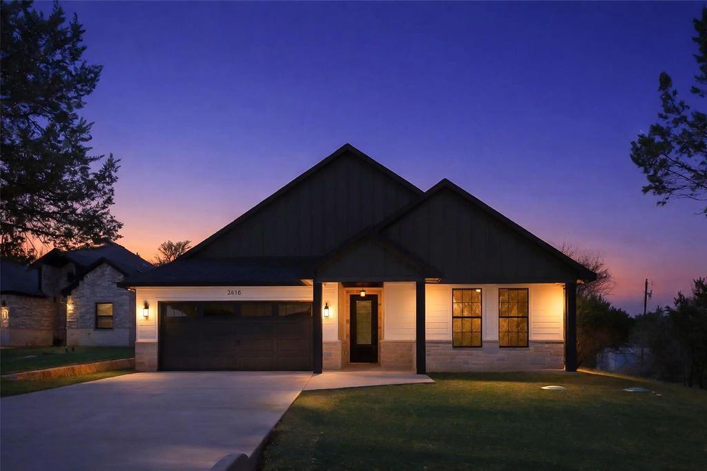 2418 Beverly Drive, Granbury