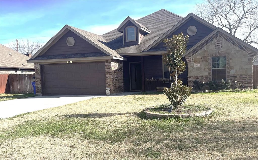 1224 Eagle Lake Drive, Azle