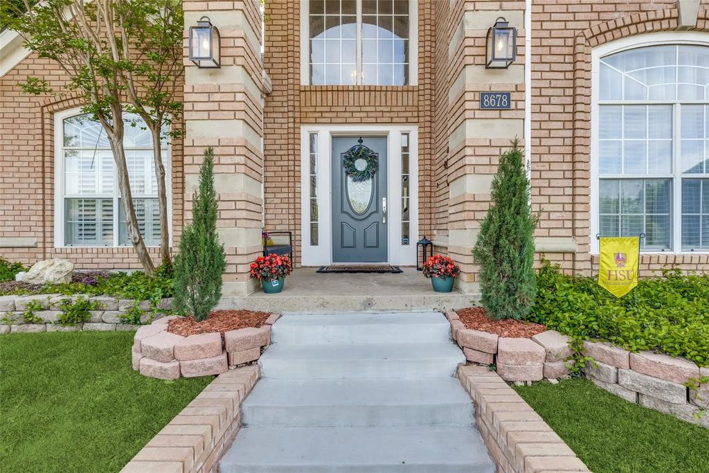8678 Glen Hollow Drive, Fort Worth