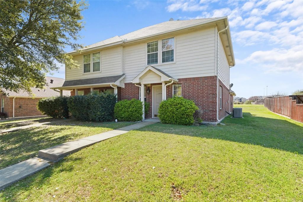 4917 Captains Place, Garland