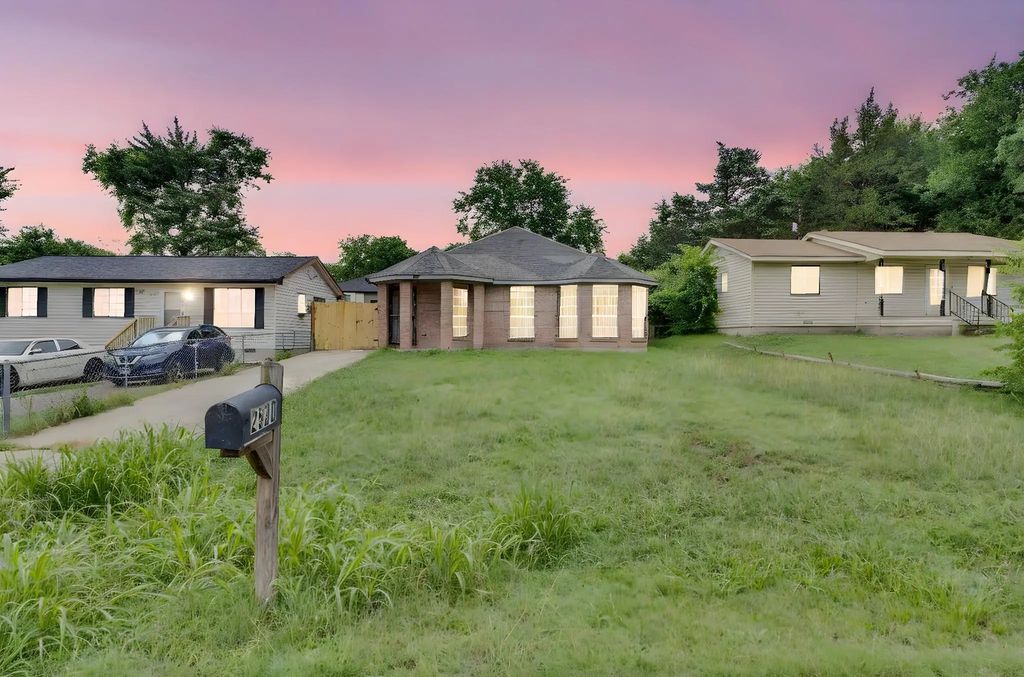 2520 Fatima Avenue, Dallas