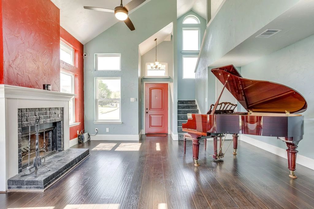 5628 Shady Springs Trail, Fort Worth