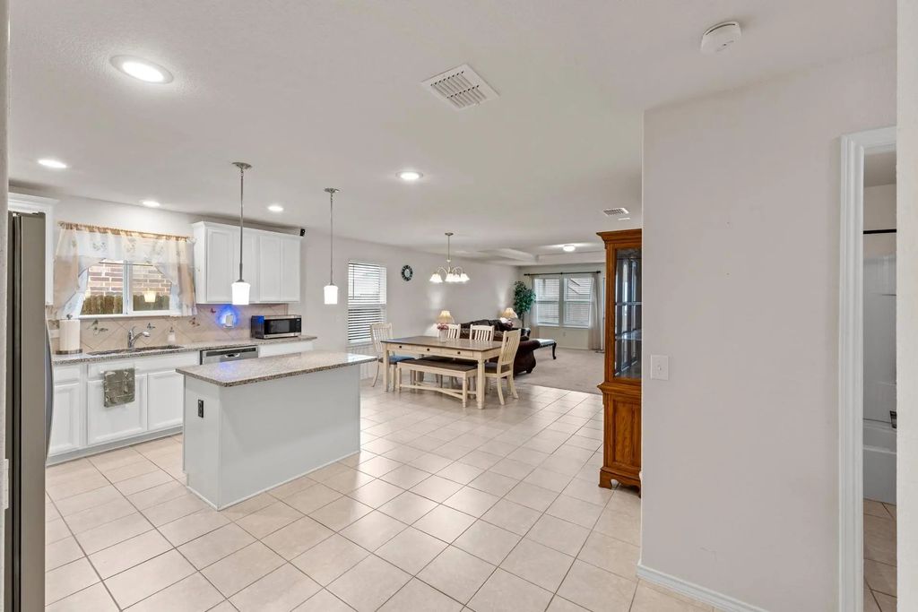 6241 Misty Breeze Drive, Fort Worth
