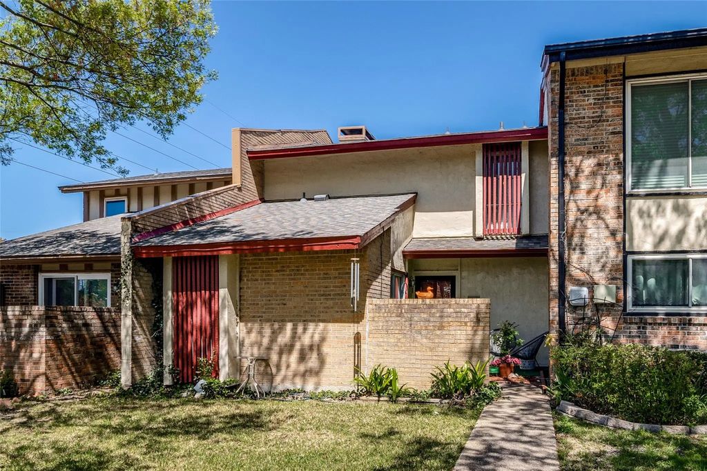 2031 Town Place, Garland