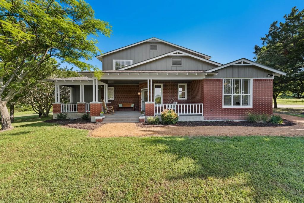 3829 Fm 896, Leonard